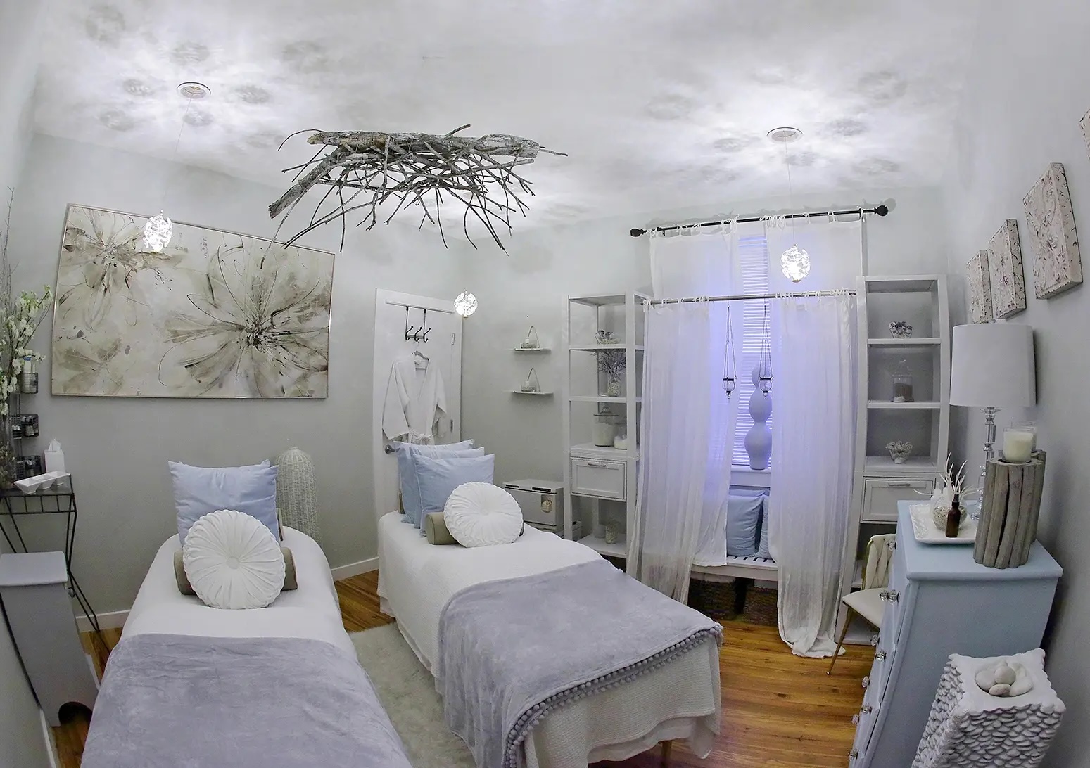 Lordis Loft Salon & Spa - Aveda - King Street nail photo 3